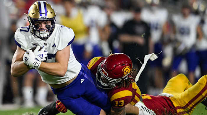 Washington playing against USC.